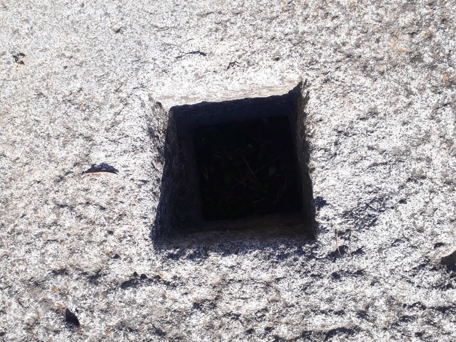 Mós em granito antigas