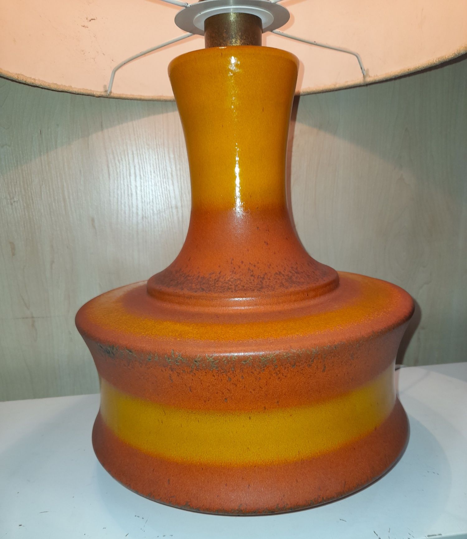 Lampa ceramiczna stołowa.