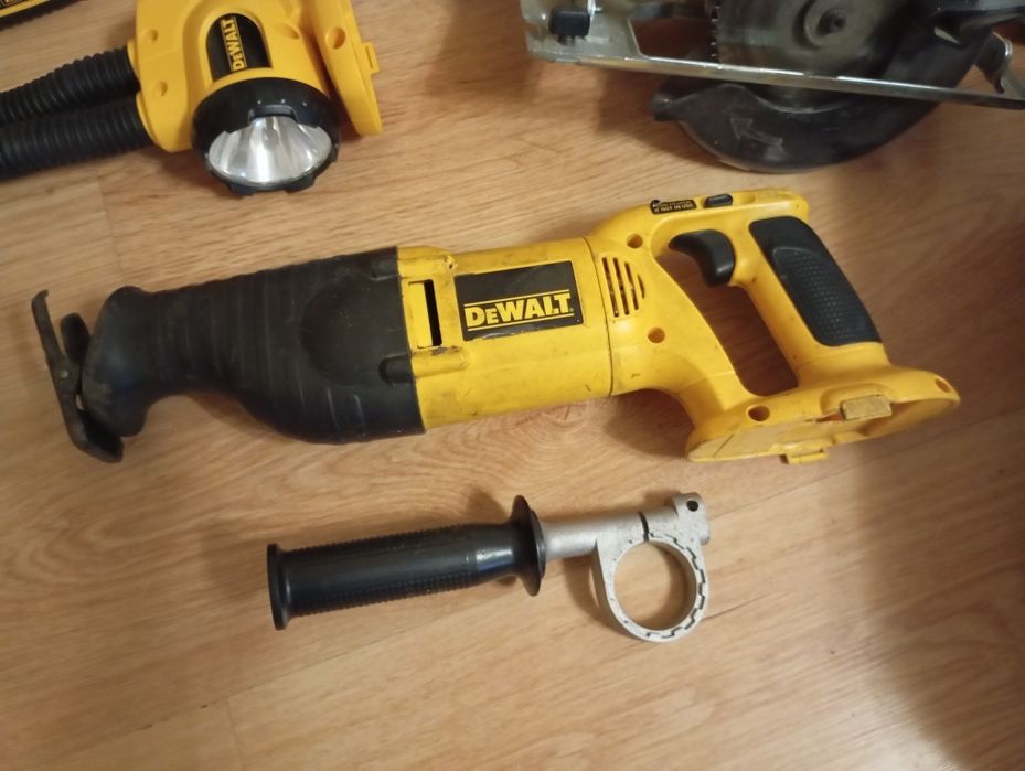 Komplet DeWalt. Wkrętarka,piła szablasta, holcerka,latarka