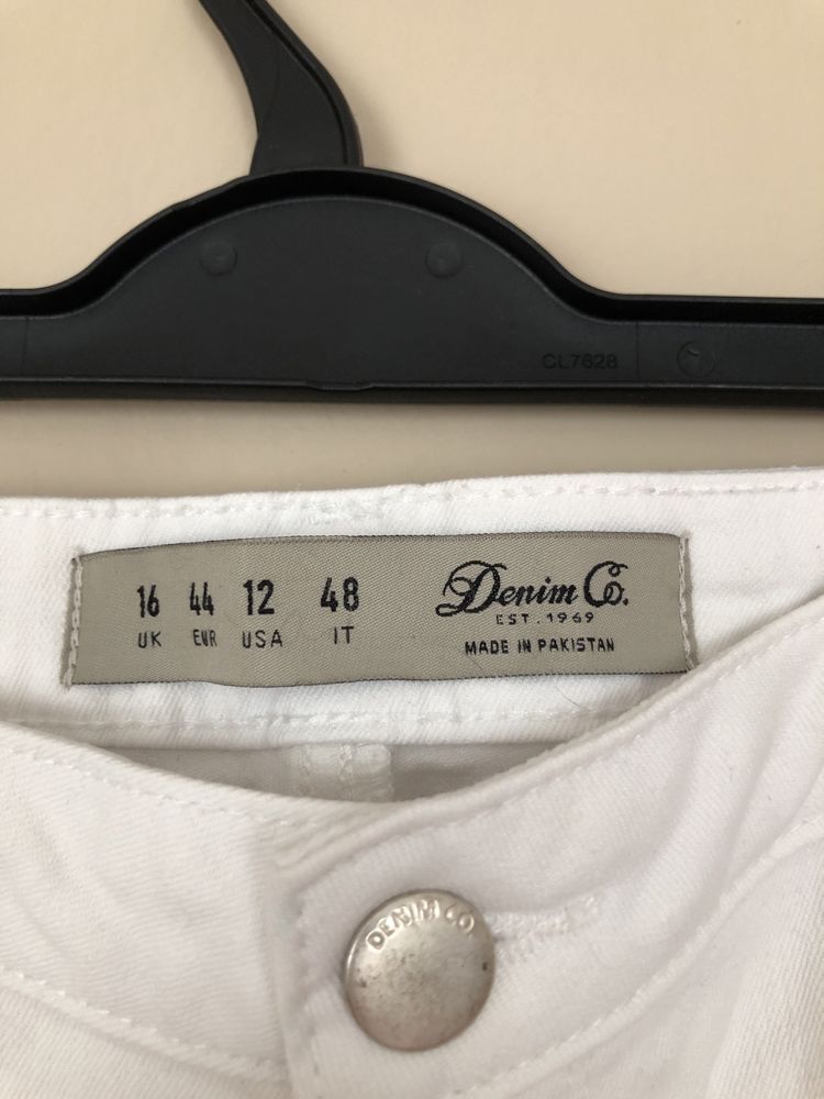Spodnie 44 Uk 16 białe podarte z dziurami Denim Co.