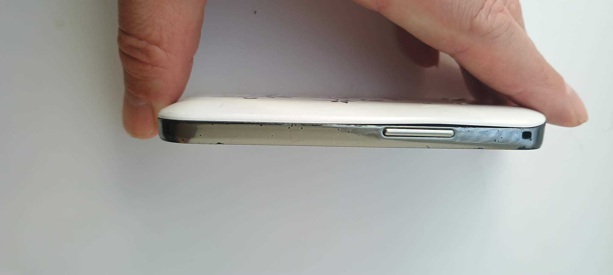 Продам смартфон Samsung GT -5830i Pure white La Fleur