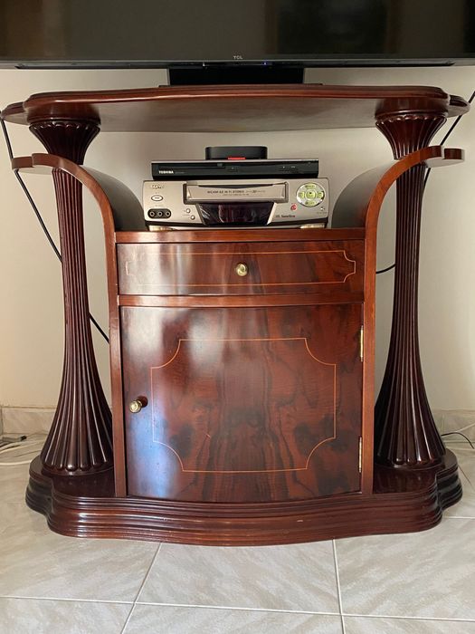 Móveis antigos de sala e hall de entrada