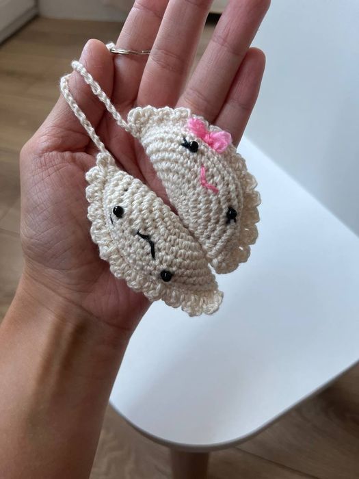 Вареник в'язаний, брелок на рюкзак, Український сувенір. на сумку, на