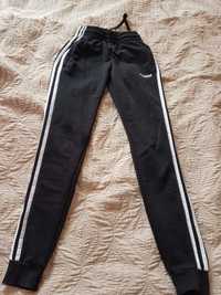 Adidas, spodnie dresowe, chłopięce, 94 cm, bawełna. 40 zł