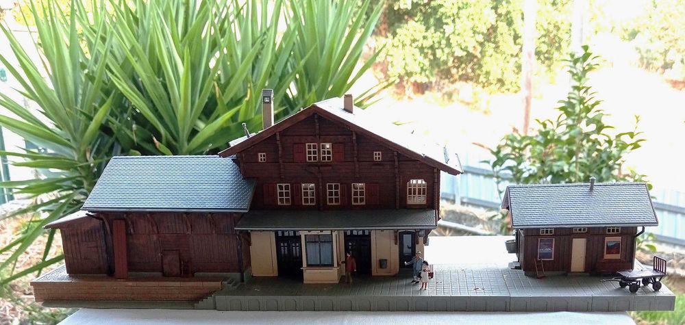 KIBRI 550+551, Estação de comboios com iluminação dupla(Reservado EP)