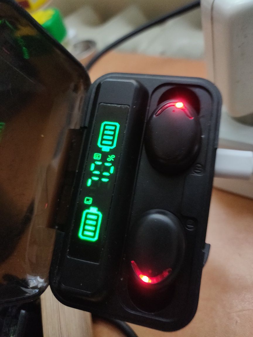 Bluetooth наушники i9S-tws новые + ещё ( цена за все )