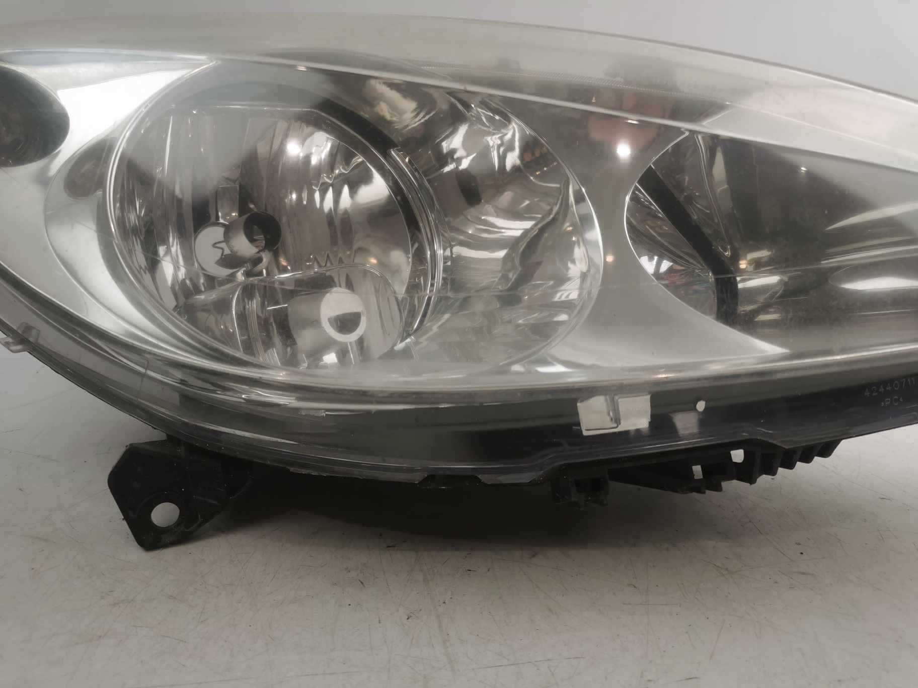 Lampa prawa PEUGEOT 307 3A/C