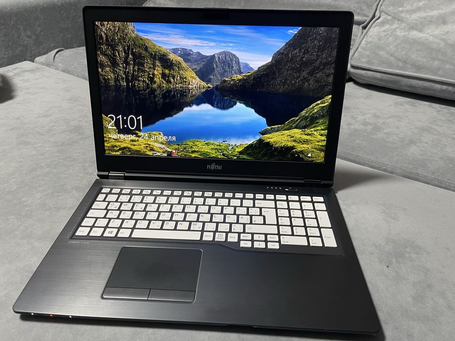 Ноутбук Fujitsu LifeBook U757, 15.6" FullHD IPS