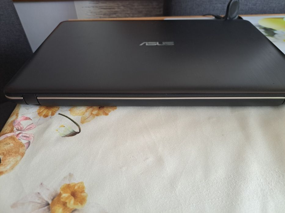 Laptop Asus R540Y, 15,6", 4GB, 240SSD, proc.AMD E1, stan idealny