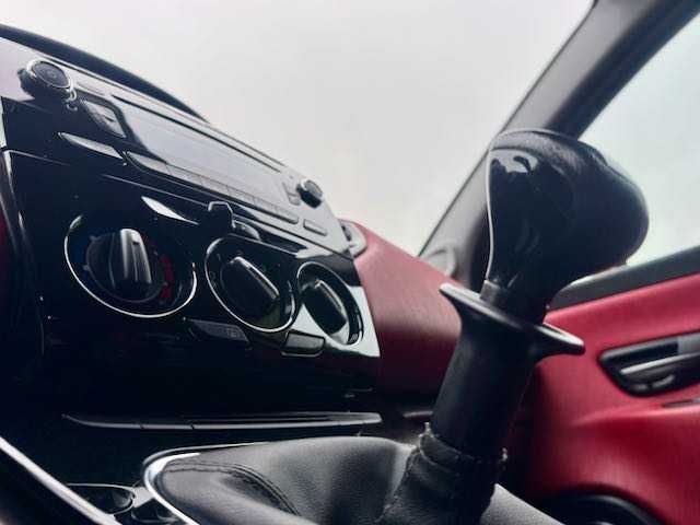 LANCIA YPSILON 1.2 Black&Red 70Cv | Bluetooth | USB | Mãos Livres