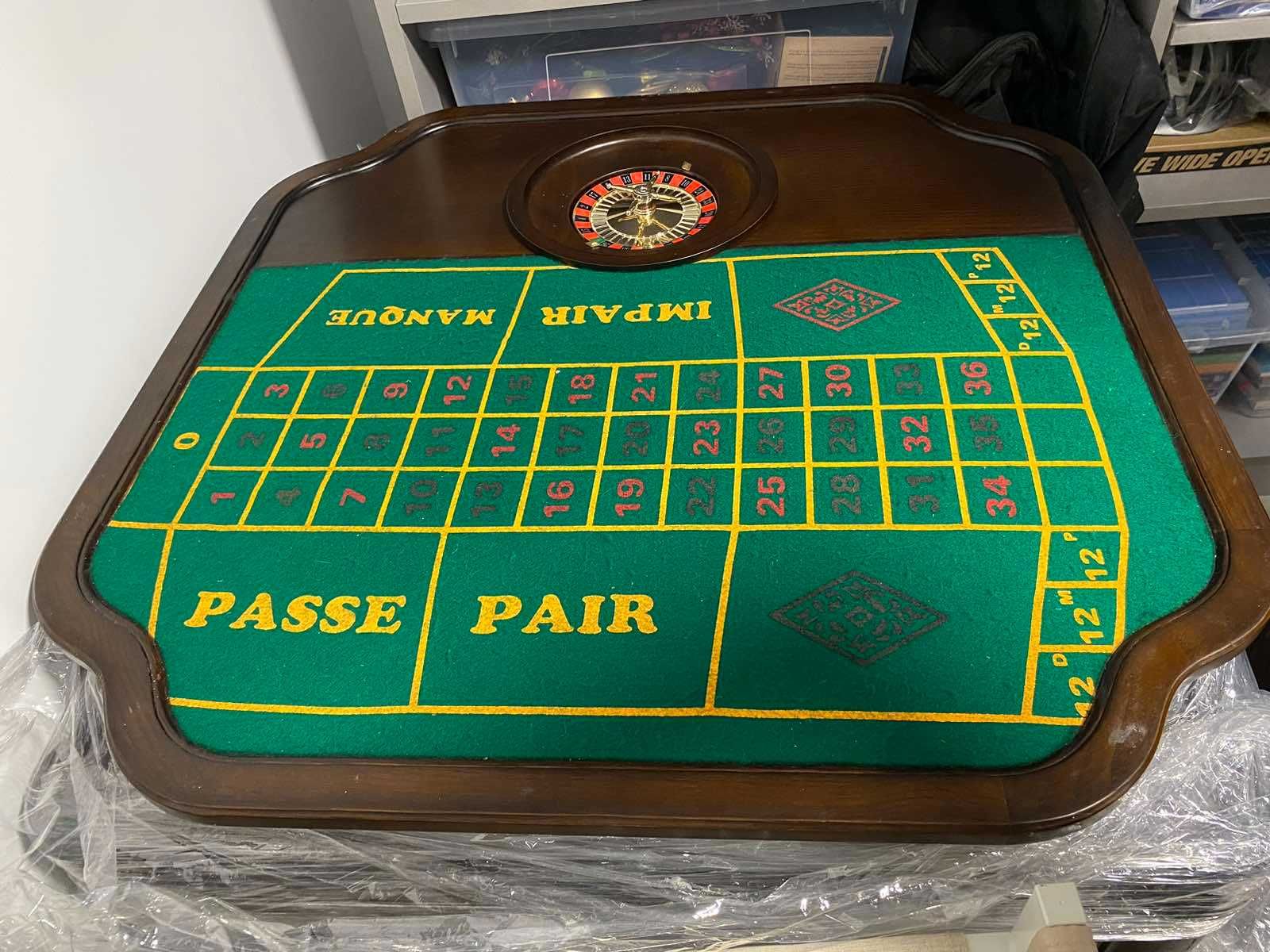 Mesa de jogo con cadeiras