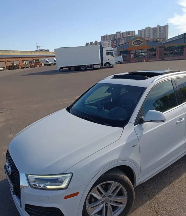 Автомобиль AUDI Q 3