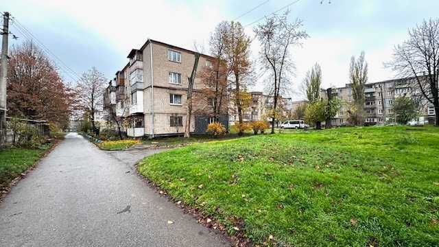 Продам двокімнатну квартиру на 44 кварталі, Покровському районі.