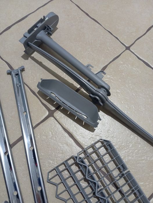 Elementy górnego kosza zmywarki Bosch
