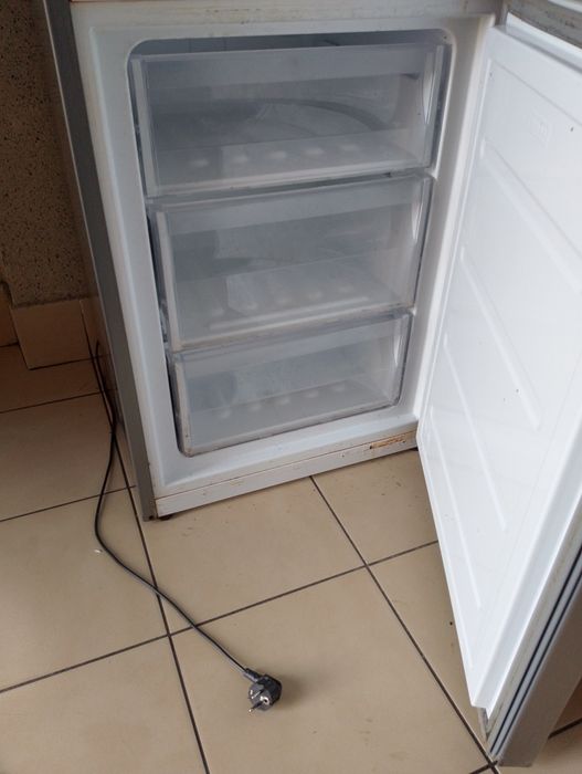 Lodówka POLAR Uszkodzona