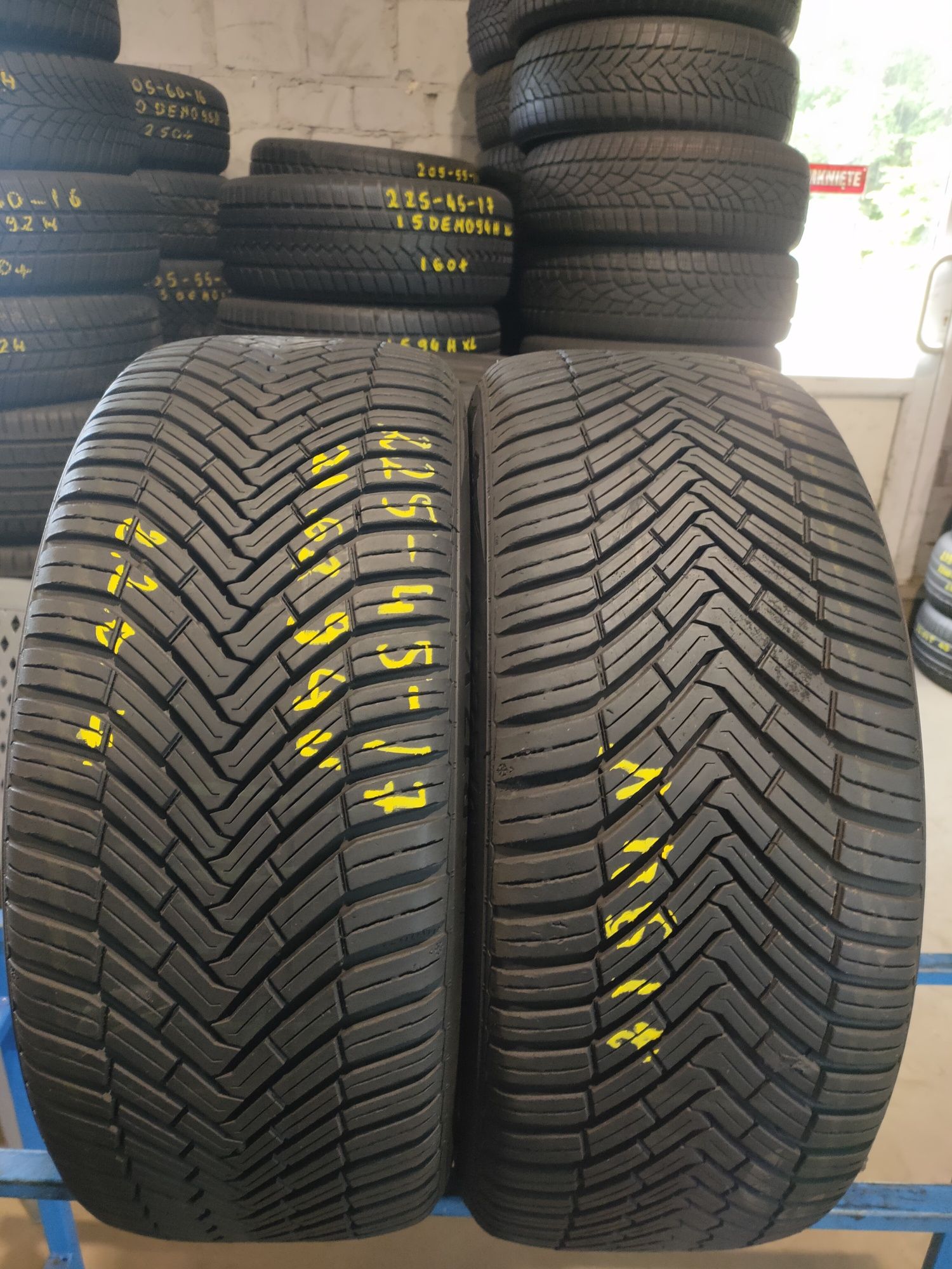 225/45r17 Continental AllSeasonContact z 2021r około 6,2mm