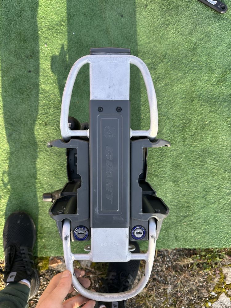 Bagażnik giant twist 26V na dwie baterie