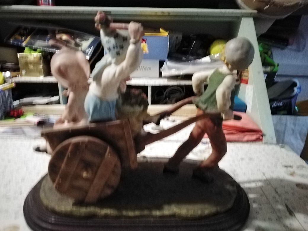 Vendo bonecos de jarro bom estado
