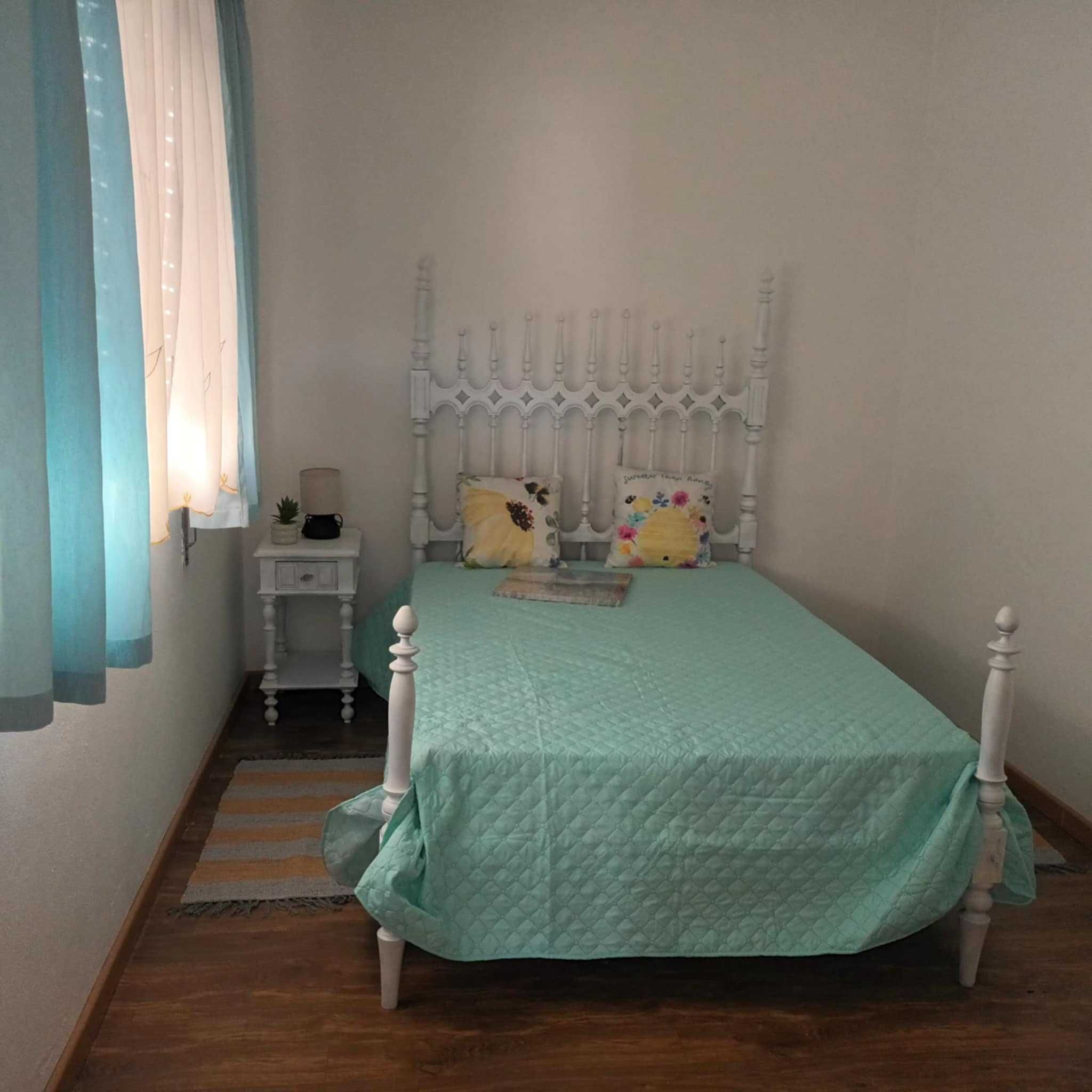Alugo a Professores, Enfermeiros, Famílias (contrato anual renovável)
