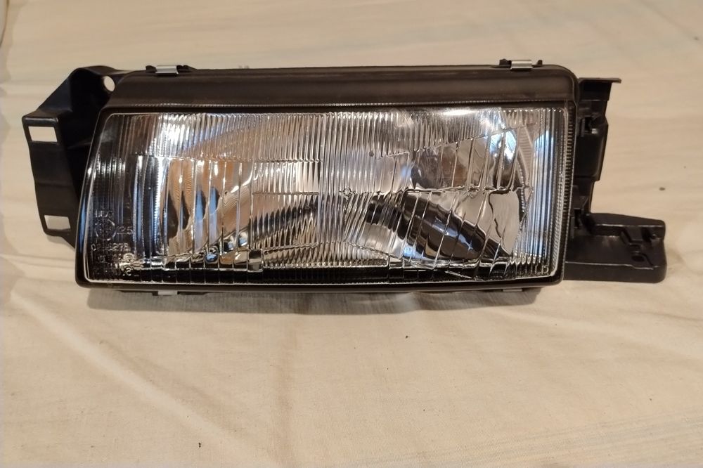 Reflektor Lampa Przód Lewy (i Prawy) Mazda 323 Depo