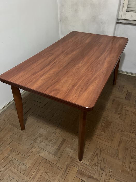 Mesa de Jantar + 8 Cadeiras - URGENTE