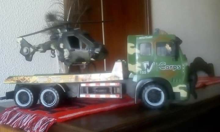 Vendo camião militar Volvo FH16 de três eixos