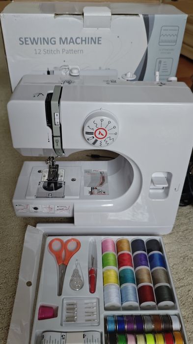 Машинка швейна нова
