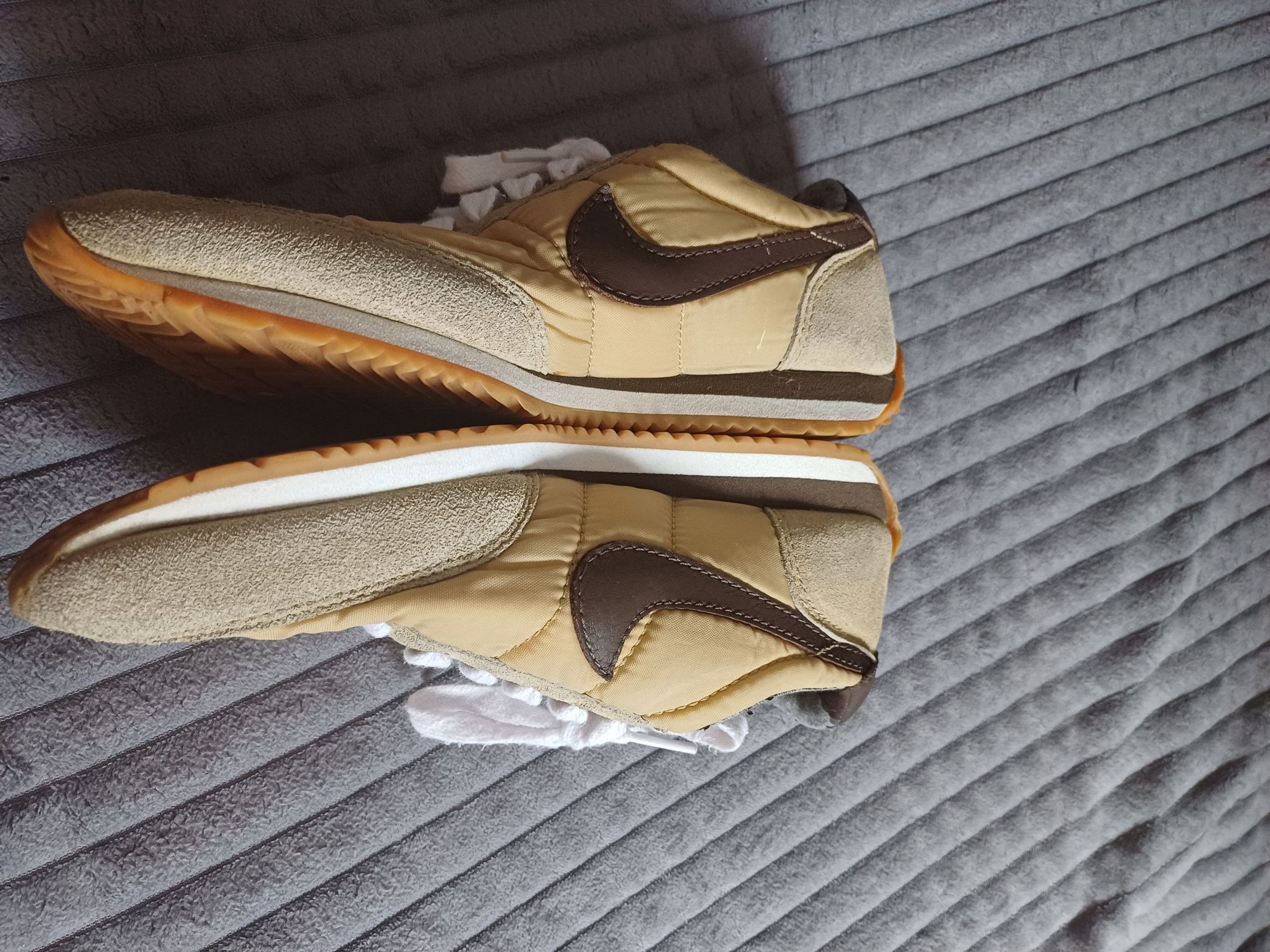 Buty Nike beżowe