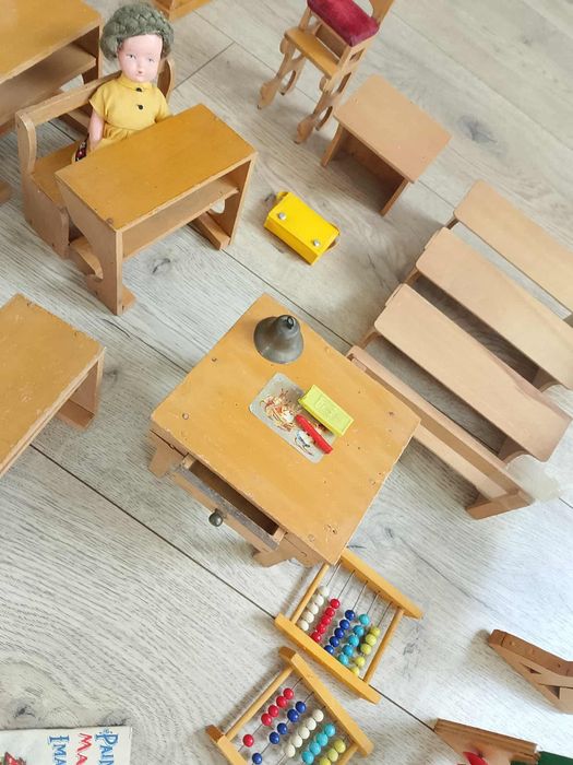 Oryginalna mini szkoła z PRL-u