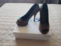 Sapato de salto alto, cor verde azeitona da marca Guess n°36