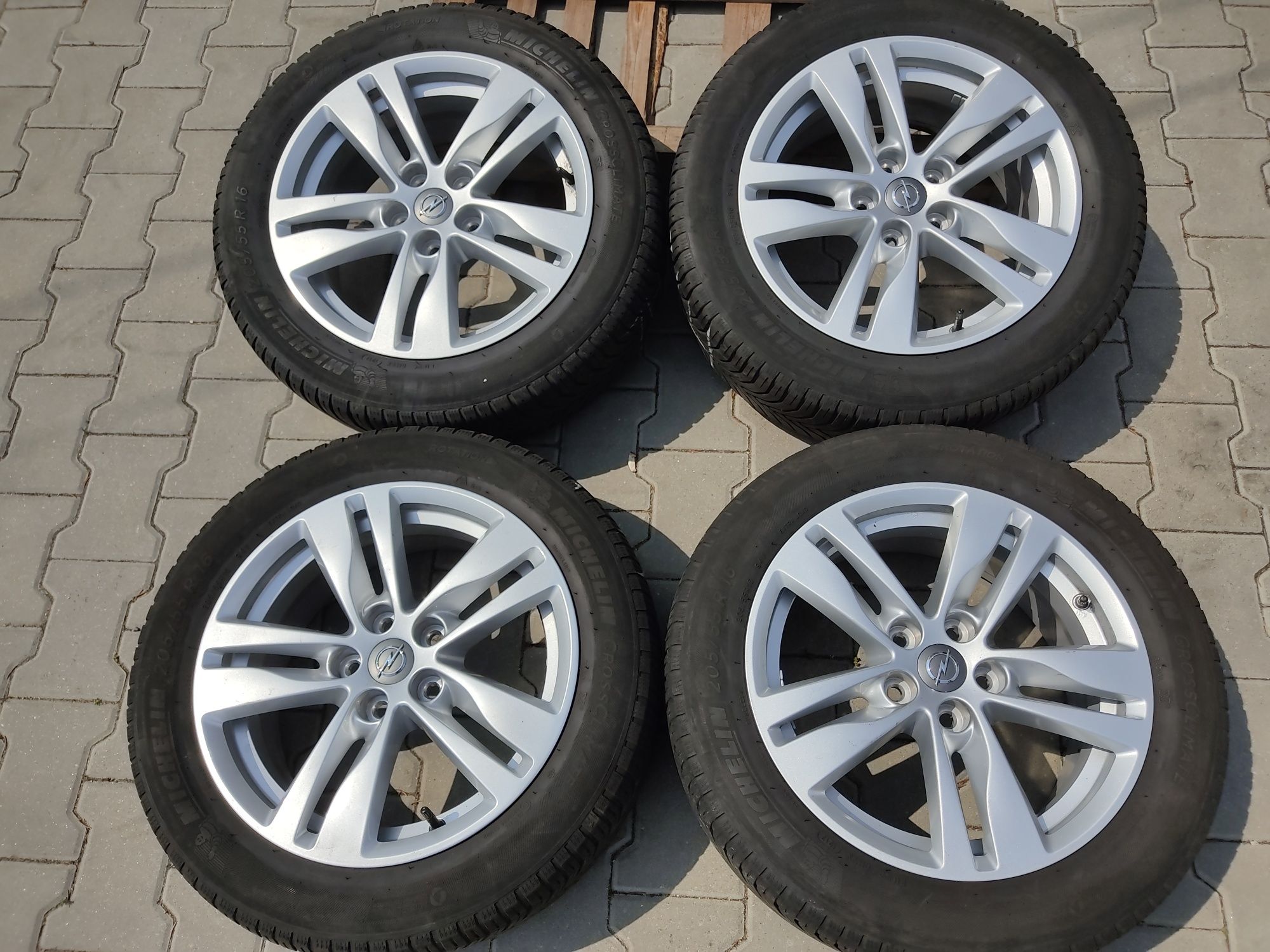 komplet kół letnich do Opla Astry K 5*105 Et 41 otwór 56.6 R 16