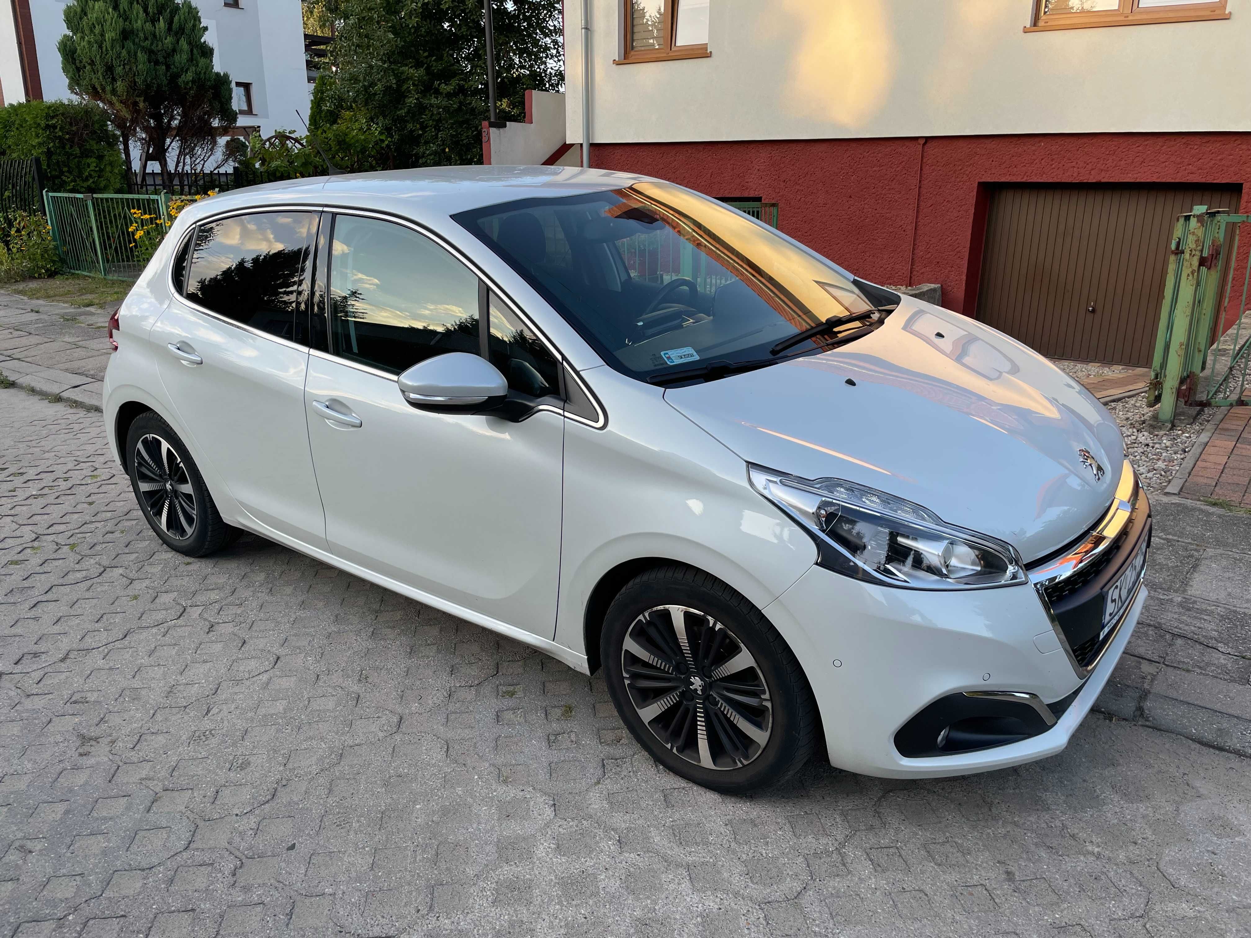 PEUGEOT 208 Allure +