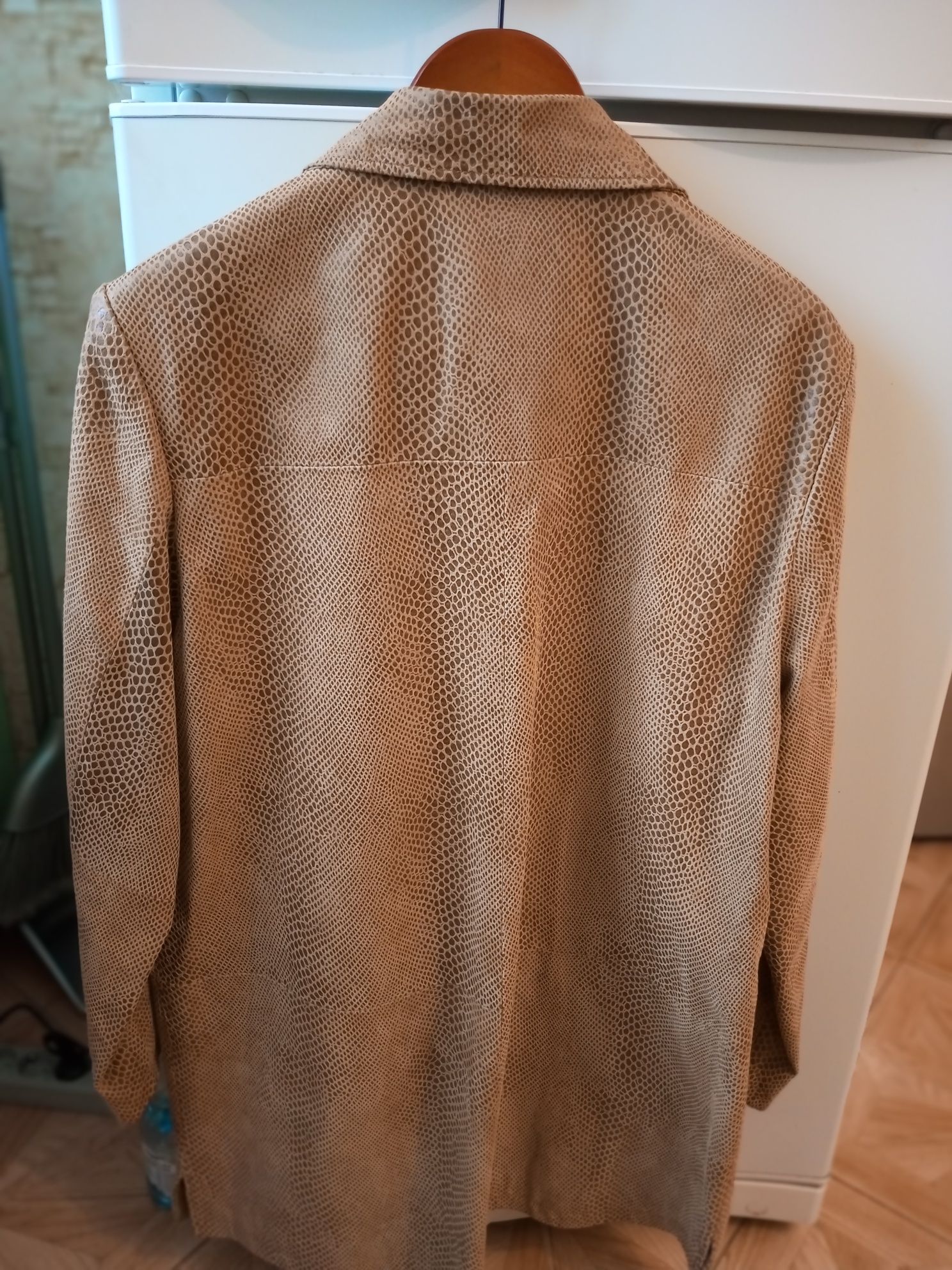 Кожаная куртка-плащ 54 р и клатч из кожи змеи  бренда  Джен  Шилтон
