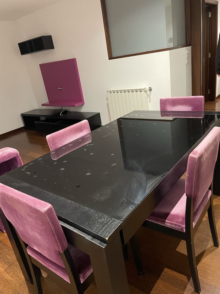Mesa extensivel com 4 cadeiras