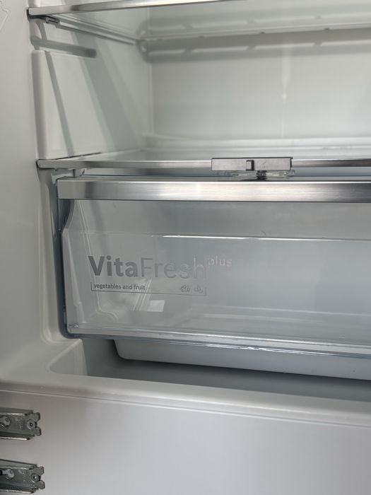 Bosch KIS77 AD40/07 – вбудований холодильник‑морозильник, A+++