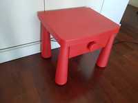 Mesa de cabeceira para criança IKEA