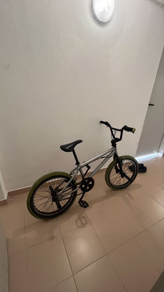 Bicicleta bmx  verde