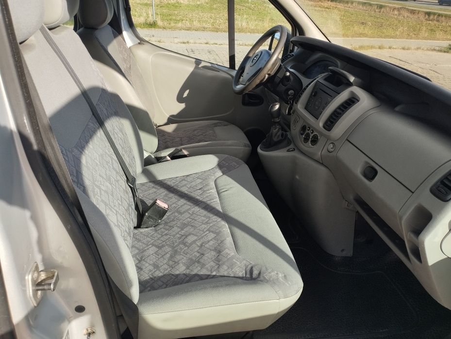 Opel Vivaro 2002/ 1 wlasciciel / 6 osobowy bragadówka zabudowa holende