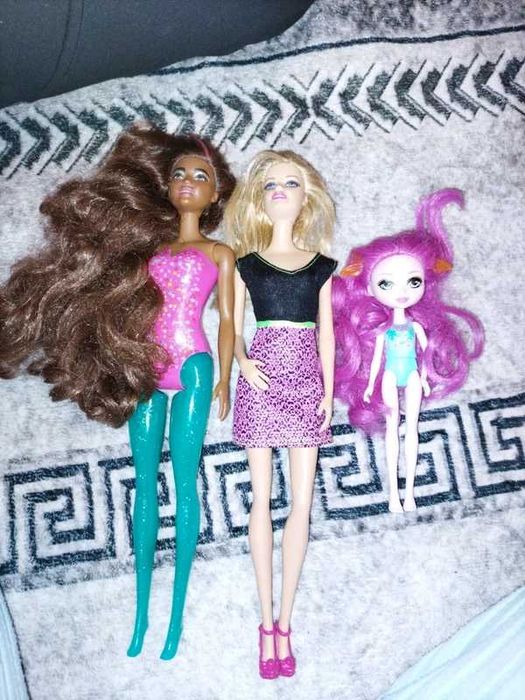 zestaw lalek Barbie. Całość 25 zł