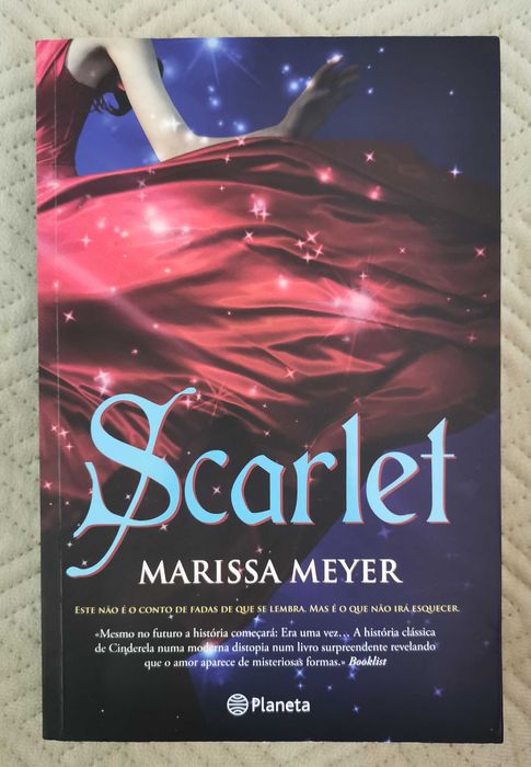 Livro "Scarlet" das Crónicas Lunares (livro 2)