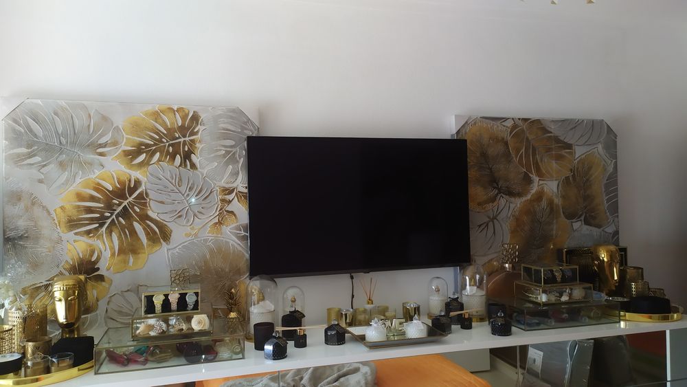 NOVO: 2 telas em branco e dourado com relevo 1mt x 1mt 150€ cada