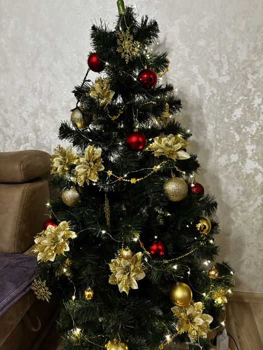 Штучна ялинка.