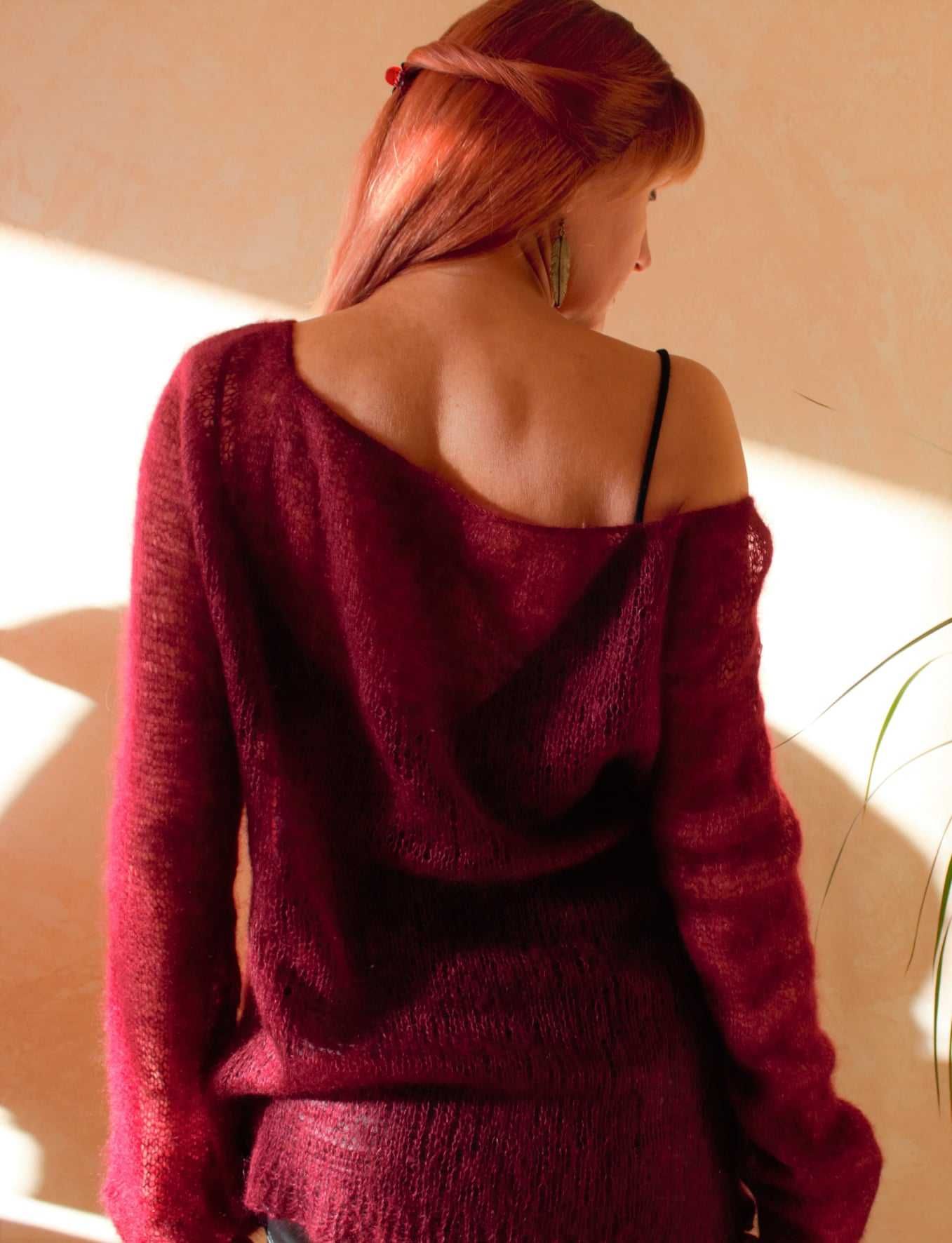 Camisola feita a mao. Oversized burgundy silk super kid mohair sweater