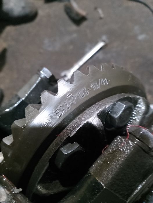 Продам  редуктор ВАЗ 2103 , полуось ваз