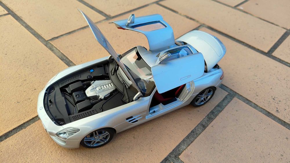 Mercedes Benz SLS Coupé Minchamps 1/18