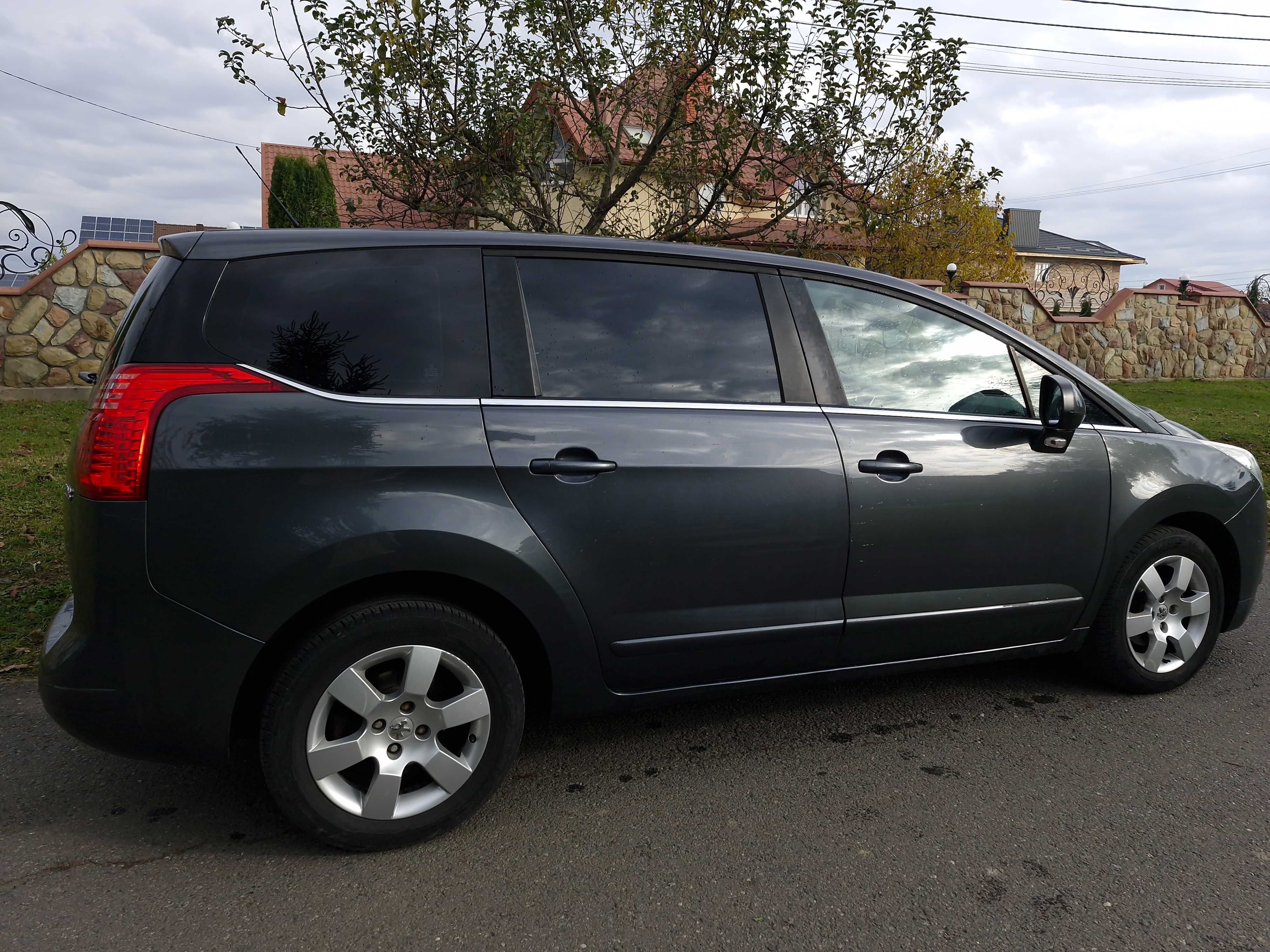 Peugeot 5008 2013