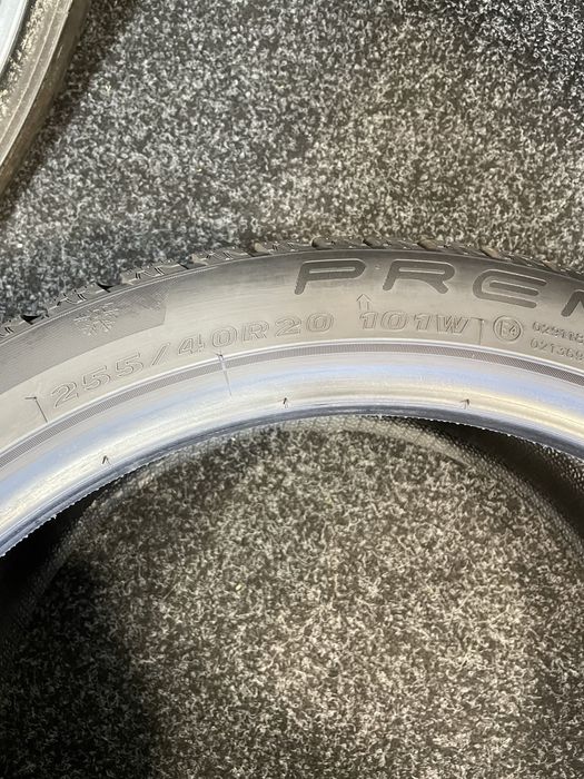Продам Б/У шини Maxxis 255/40R20 Premitra Snow WP6