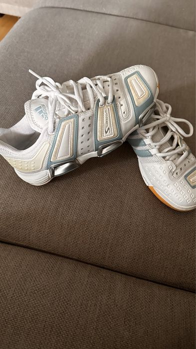 Продам кроссовки адидас