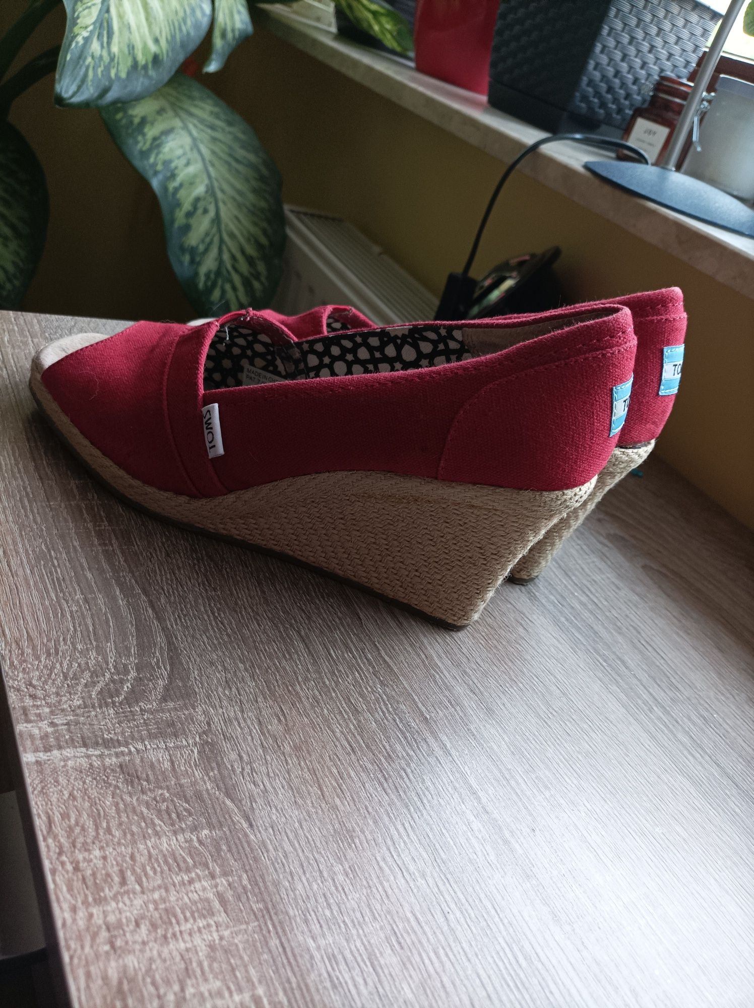 Buty na koturnie r. 10 (41) Toms