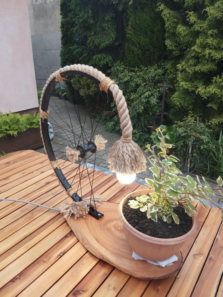 Stylowa lampa w stylu Loft kwietnik